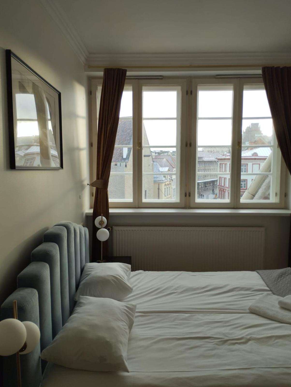 For 6 Person With Raekoja Plats View *